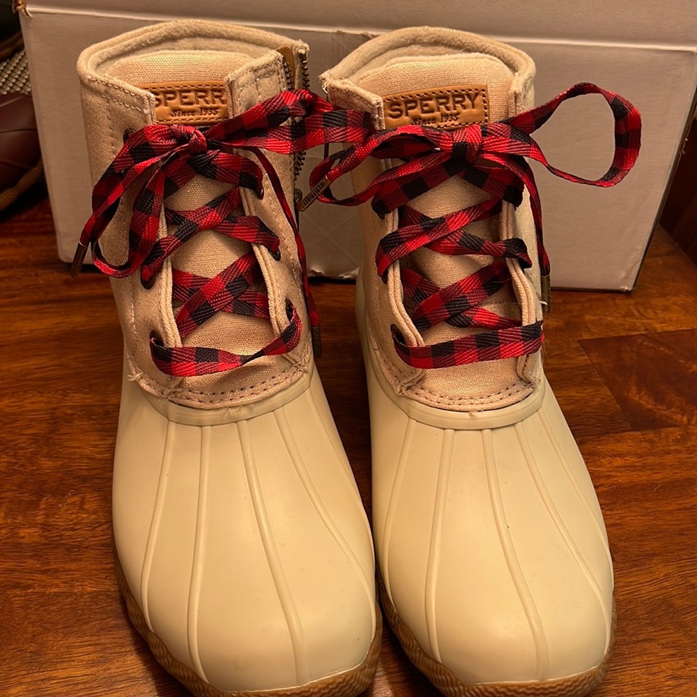 Brand new never worn Womens size 10 Sperry duck boot